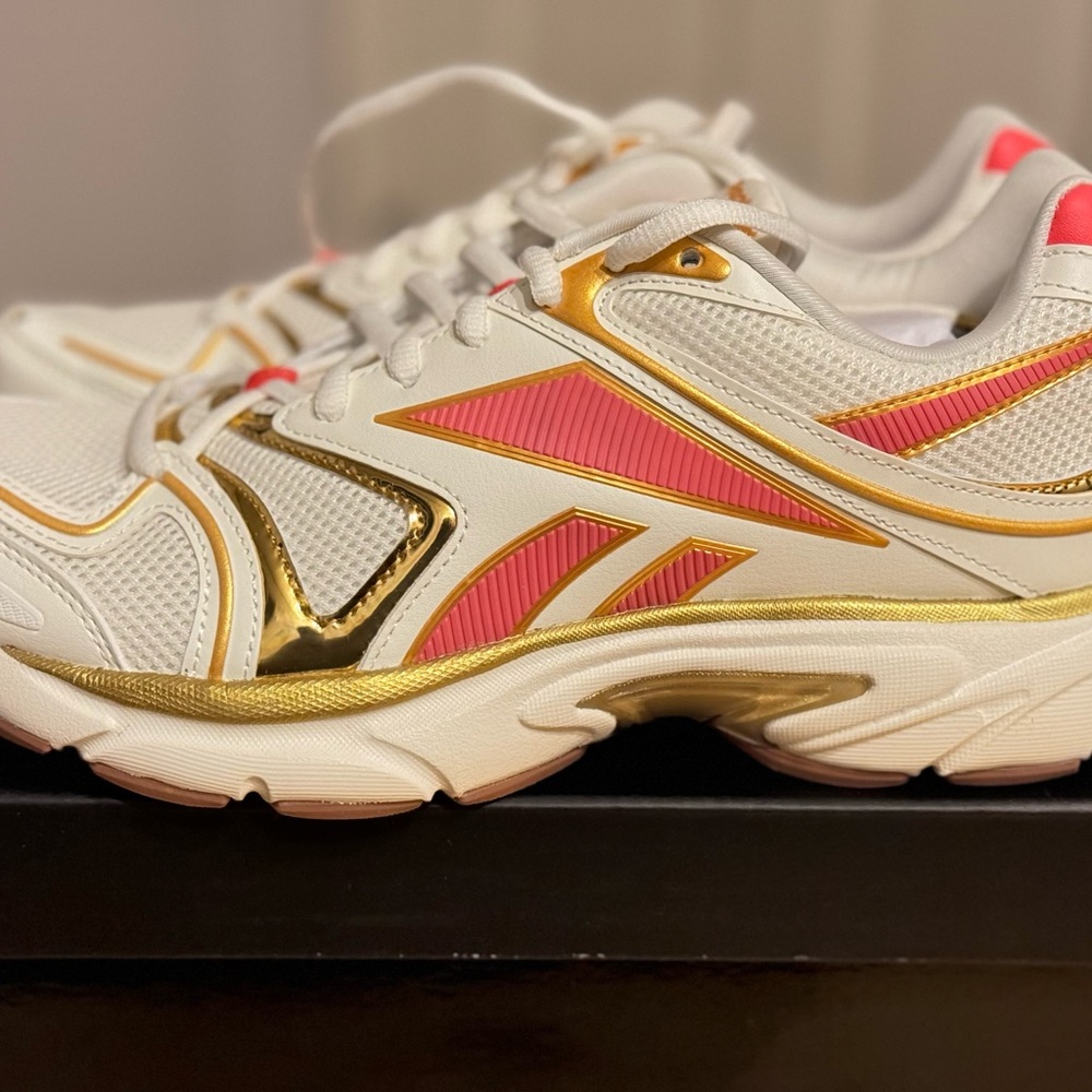 WOMEN'S REEBOK PREMIER ROAD PLUS VI RUNNING SHOES - Picture 3 of 16